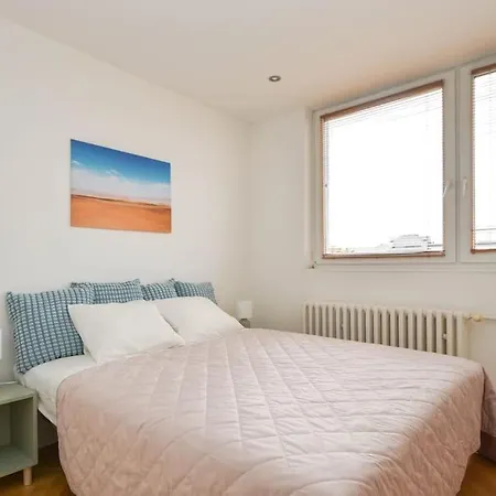 Old Town 2br With View Апартаменты