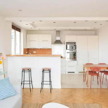 Old Town 2br With View * ブラチスラヴァ