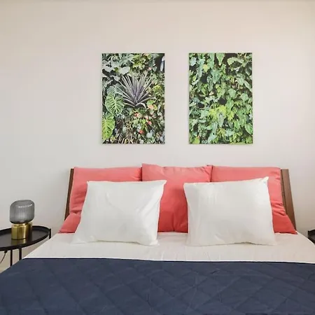 Апартаменты Old Town 2br With View